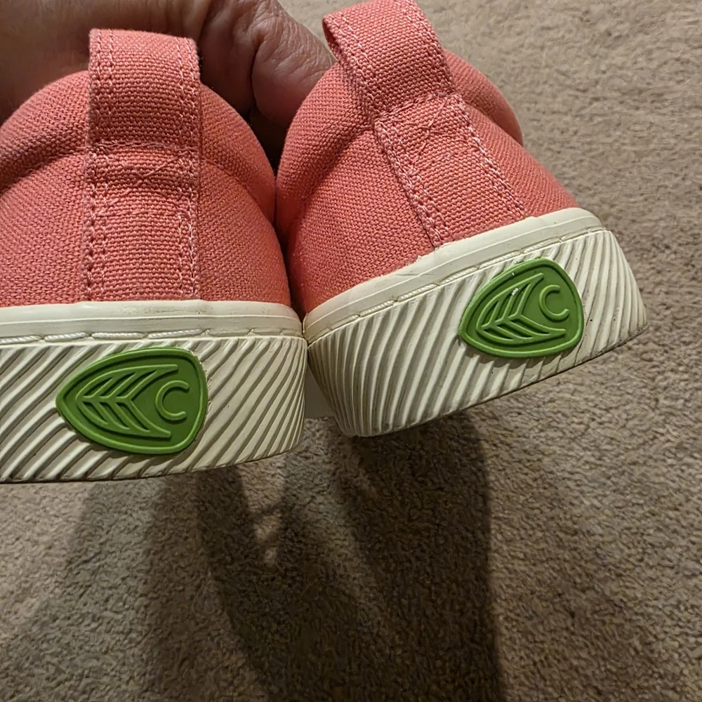 Cariuma Tennis Shoes Size 10